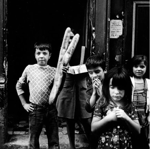 36 Rare Vintage Photographs Capture Street Scenes of London From the 1920s and Early 1930s_m