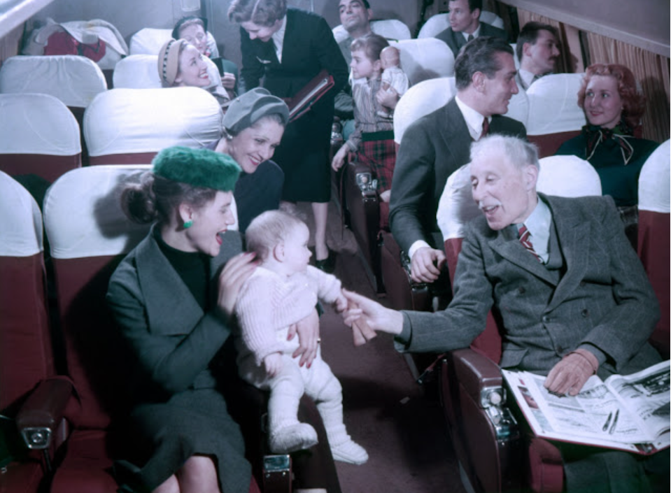 Petit-déjeuner au lit : 51 photographies couleur extraordinaires révélant la première classe d’Air France dans les années 1950 _ nan