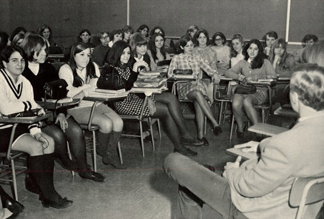 Mini Skirts in the Classroom in the Past_Ha