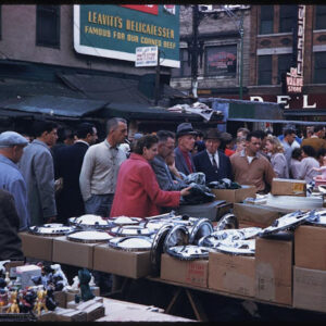 50 Color Vintage Snapshots Document Everyday Life of Chicago in the 1950s_Ha