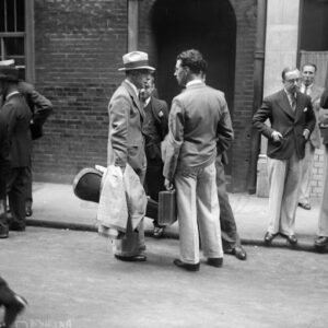 Amazing Vintage Photographs Show Everyday Life in London’s Soho During the 1930s_Ha