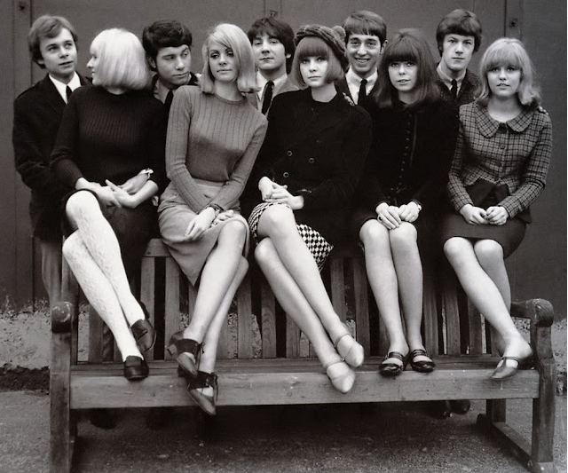 The Sexiest Fashion in the 20th Century – Stunning Vintage Photos of Street Girls in Their Miniskirts in the 1960s _ nan