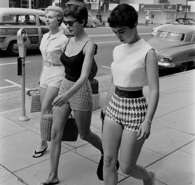 Female Short Pants in the 1950s: The Day When the Shorts Were “Short Shorts”_teo