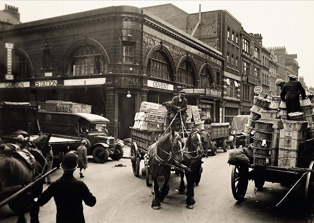 38 Fantastic Photos Capture Street Scenes of London During the 1930s_teo