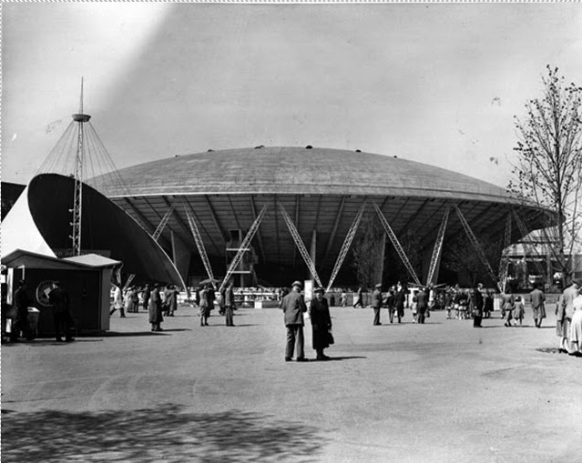 Pictures of the 1951 Festival of Britain on the South Bank in London_teo