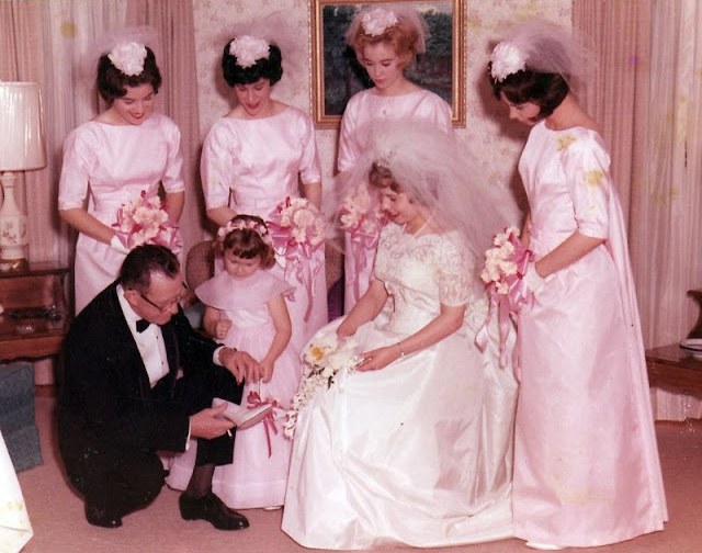 55 Beautiful Photos Show Dress Styles of Bridesmaids in the 1960s_teo