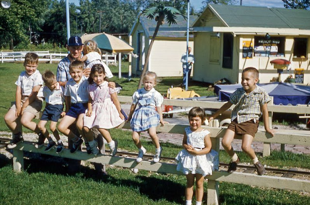 20 Beautiful Kodachrome Slides Show What Children Wore in the 1950s_teo