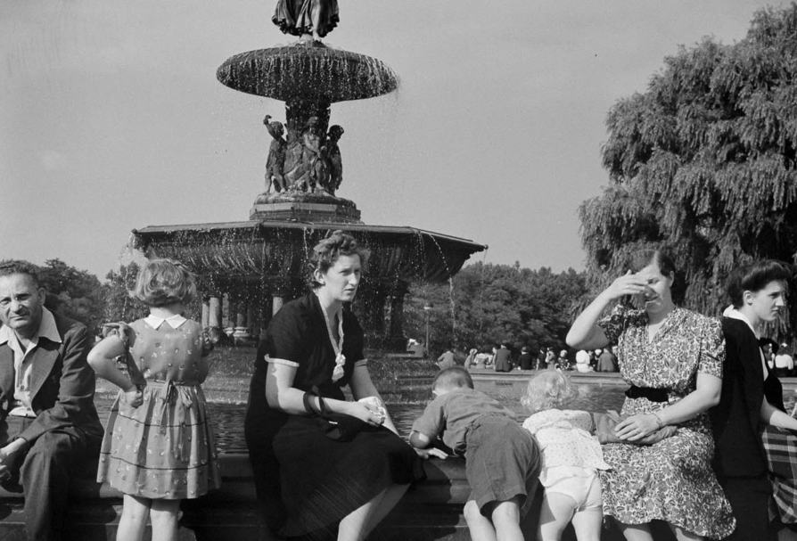 Forgotten photographs of a late summer Sunday in Central Park, 1942_teo