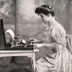 Before Computer: Vintage Photos of People From the Past With Their Typewriters_Ha